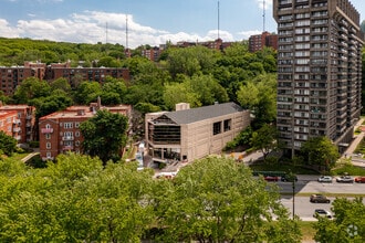 4824 Ch De La Côte-Des-Neiges, Montréal, QC - Aérien  Vue de la carte