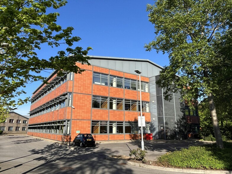 Fieldhouse Ln, Marlow à louer - Photo du bâtiment - Image 2 de 29