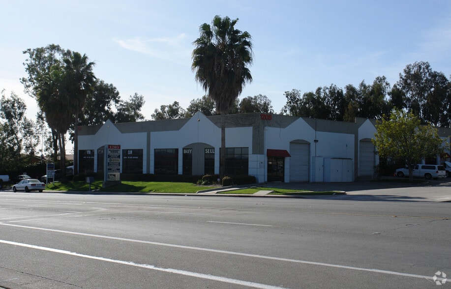 1205 N Melrose Dr, Vista, CA for lease - Building Photo - Image 2 of 4