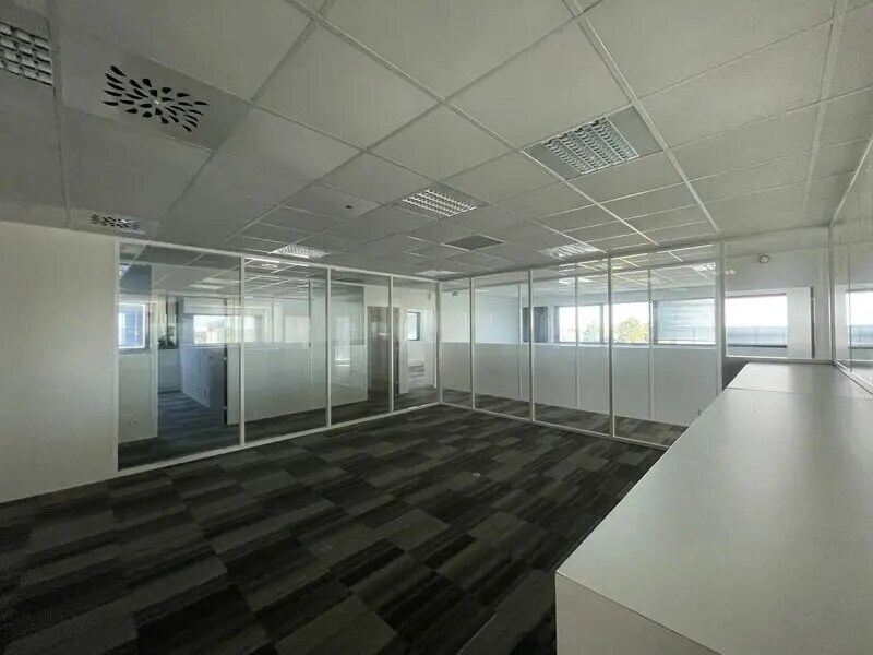 Office in Artigues-près-Bordeaux for sale Interior Photo- Image 1 of 10