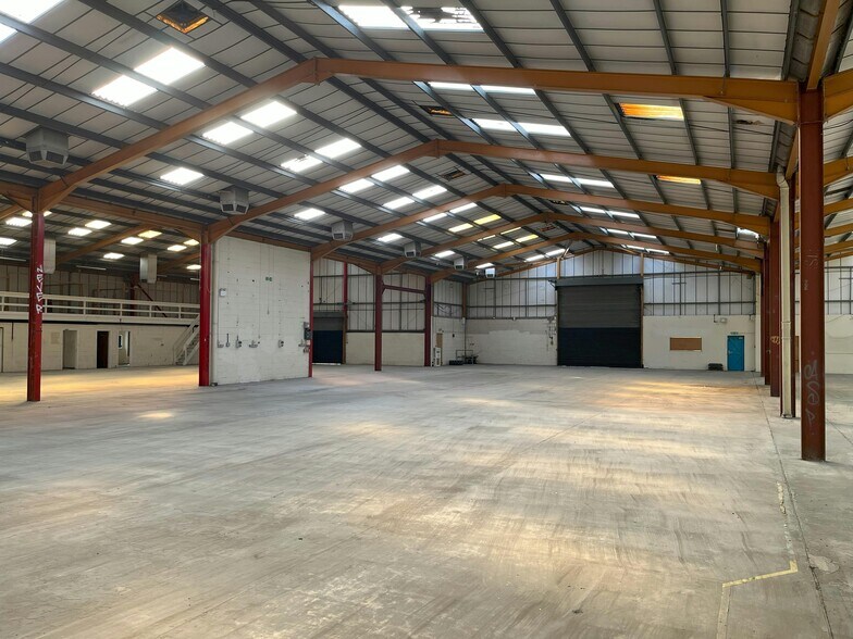 Rowley Dr, Coventry à vendre - Photo du bâtiment - Image 2 de 3