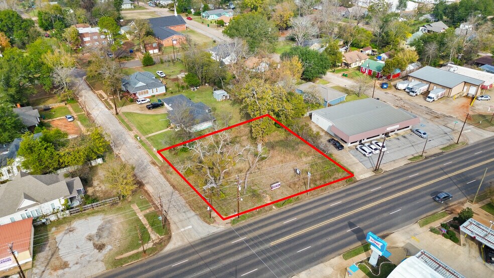 217 W Palestine Ave, Palestine, TX à vendre - Photo du bâtiment - Image 2 de 4