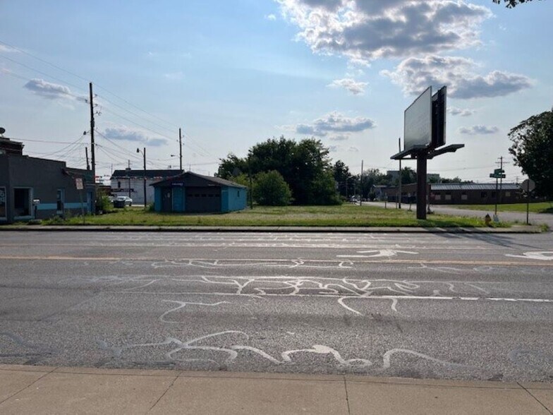 110 N 1st Ave, Evansville, IN à vendre - Photo du bâtiment - Image 2 de 2