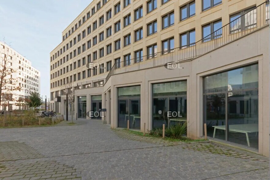 Flex dans Paris à louer - Photo du bâtiment - Image 3 de 8