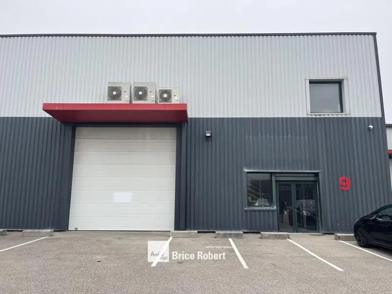 13 Rue De Savoie, Saint-Quentin-Fallavier for lease Building Photo- Image 1 of 8