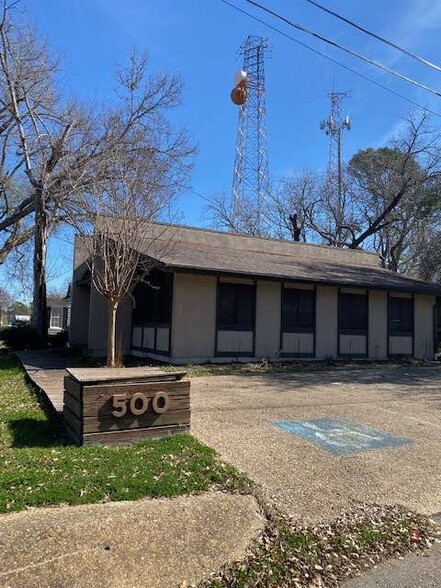 500 E Corsicana St, Athens, TX à louer - Photo principale - Image 1 de 3