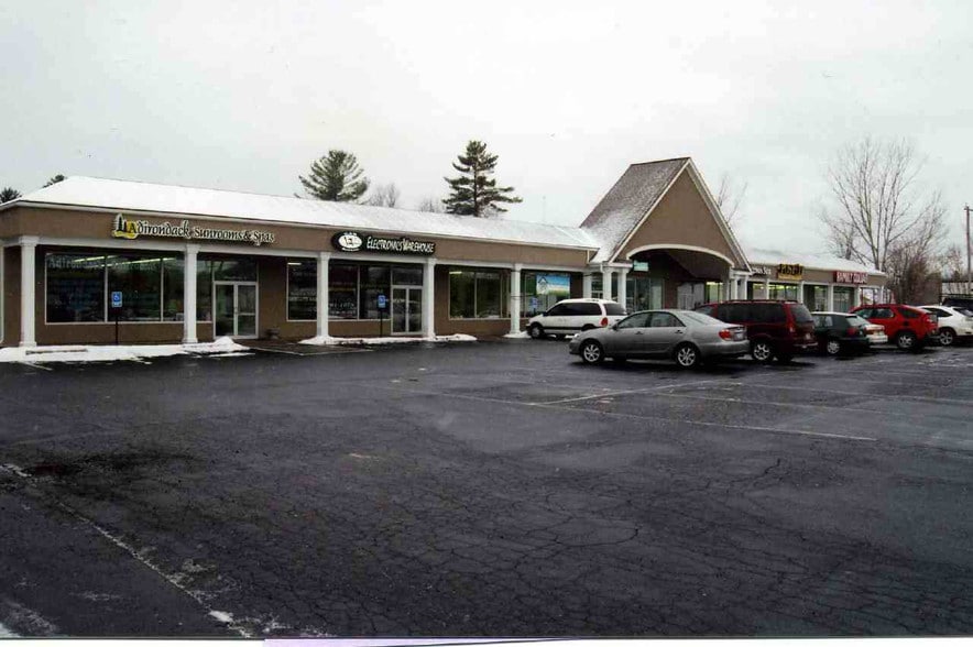 324 Quaker Rd, Queensbury, NY for lease - Building Photo - Image 2 of 9