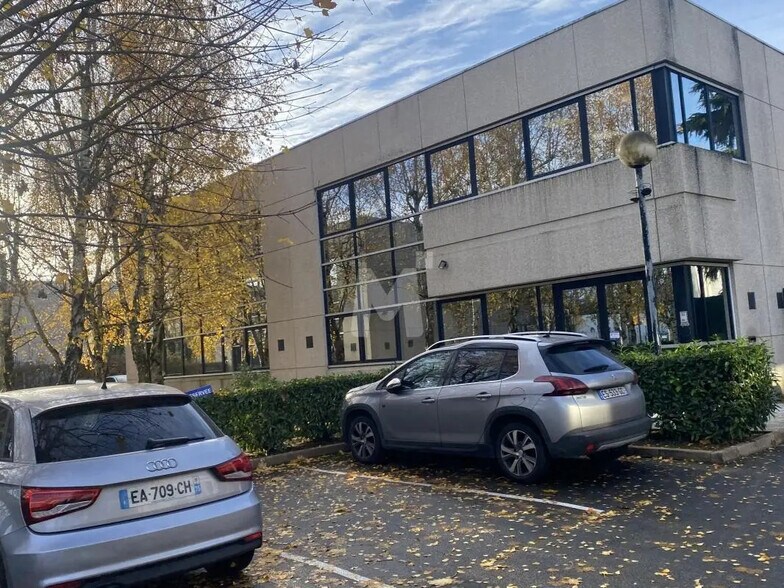 Bureau dans Lisses à vendre - Photo du bâtiment - Image 2 de 11