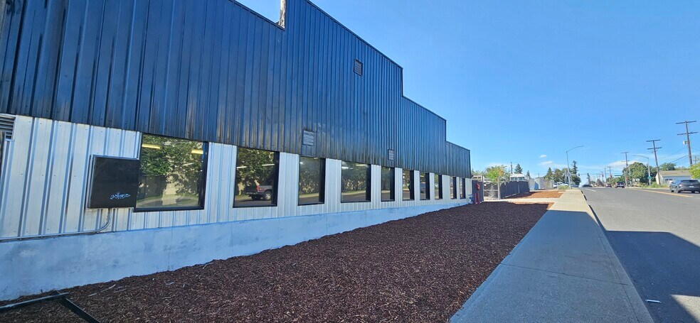2909 N Crestline St, Spokane, WA for lease - Building Photo - Image 2 of 6