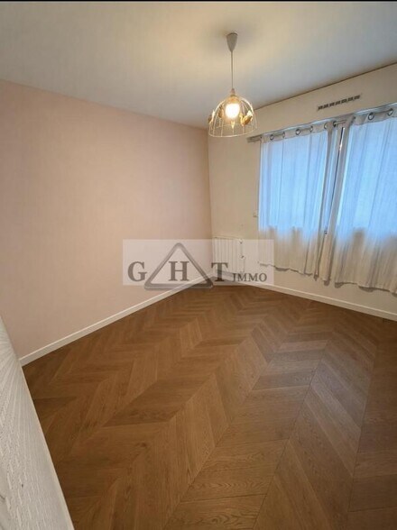 Bureau dans Charenton-le-Pont à vendre - Photo du bâtiment - Image 3 de 12