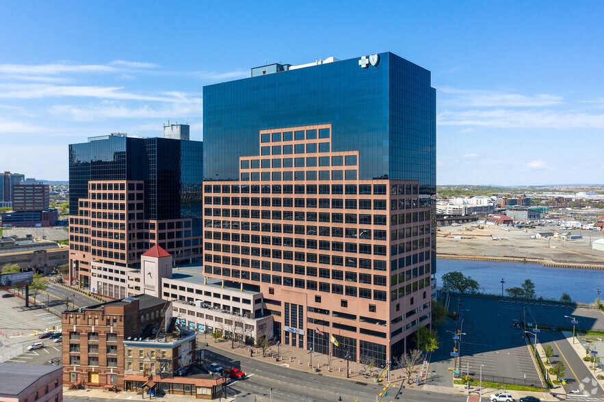 3 Penn Plz E, Newark, NJ for sale - Building Photo - Image 1 of 1