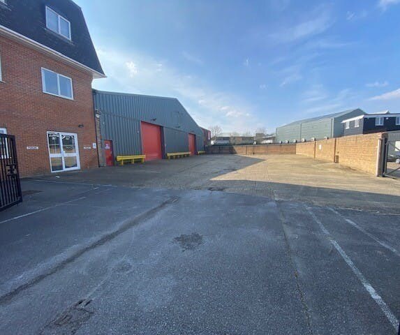 Eastheath Av, Wokingham à louer - Photo du bâtiment - Image 2 de 13