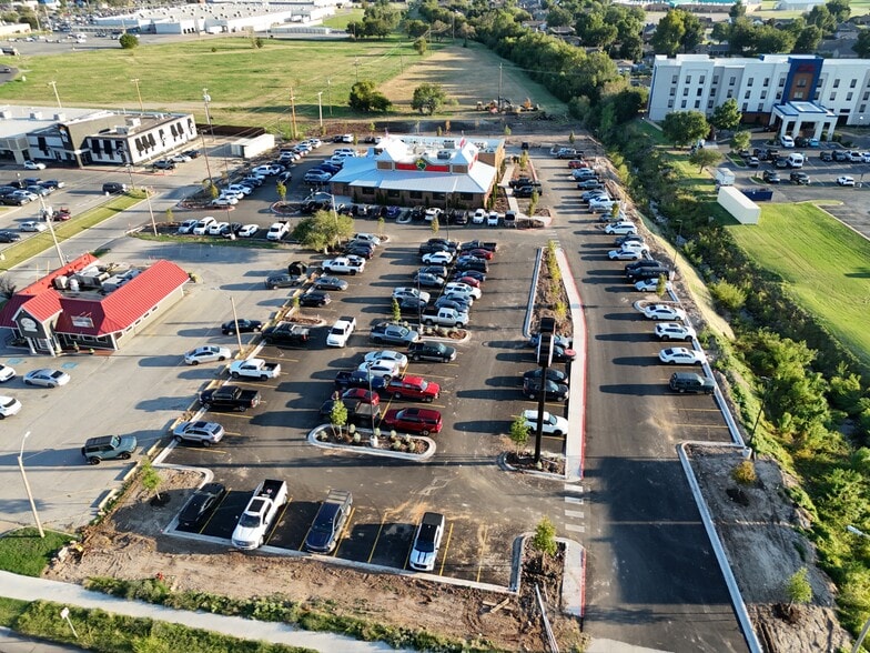 2512 NW Cache Rd, Lawton, OK for sale - Building Photo - Image 2 of 3