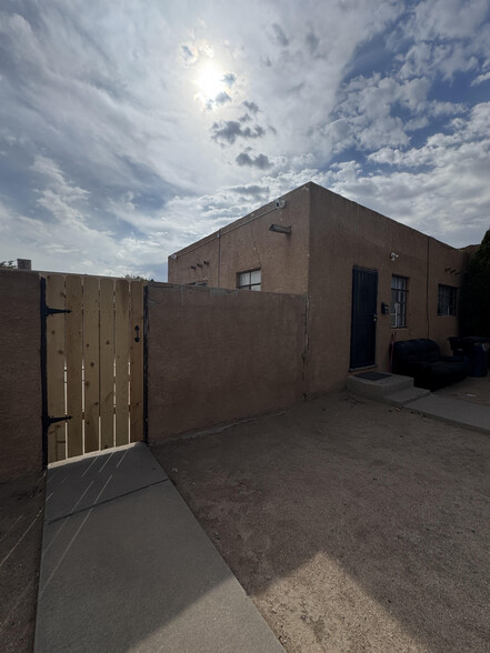 325 Charleston St SE, Albuquerque, NM à vendre - Photo du bâtiment - Image 3 de 39