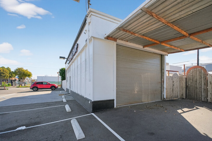 1926 E Thompson Blvd, Ventura, CA à louer - Photo du bâtiment - Image 3 de 11