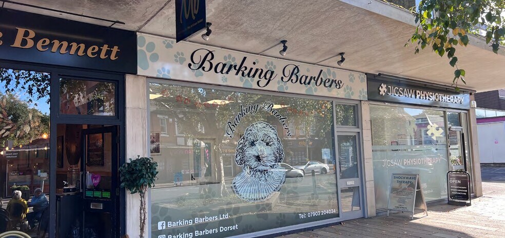 214 Lower Blandford Rd, Broadstone à louer - Photo du bâtiment - Image 2 de 6