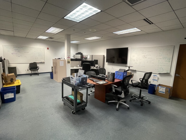 15400 NE 90th St, Redmond, WA for lease - Building Photo - Image 3 of 14