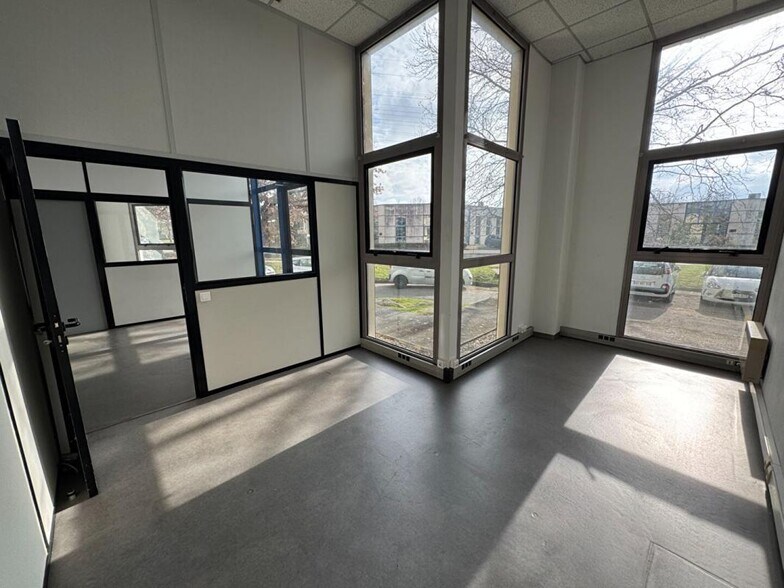 Flex in Labège for lease - Building Photo - Image 1 of 3