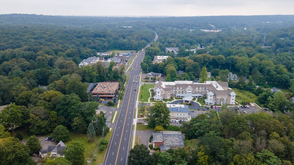 215 Danbury Rd, Wilton, CT à vendre - Photo du bâtiment - Image 3 de 6