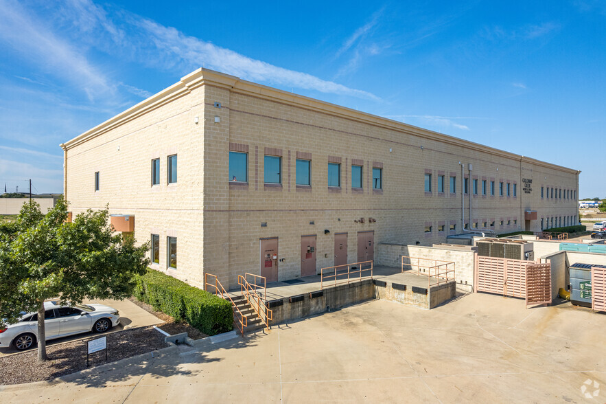 4300 City Point Dr, North Richland Hills, TX for lease - Building Photo - Image 3 of 8