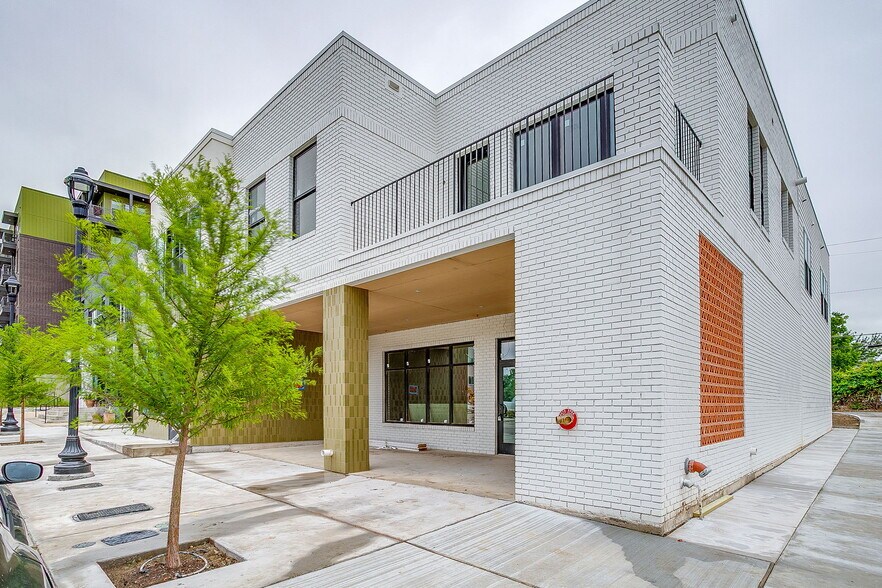 307 Daggett ave, Fort Worth, TX à louer - Photo du bâtiment - Image 3 de 4