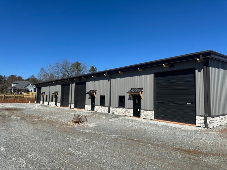 3828 101 hwy, Greer, SC à louer - Photo du bâtiment - Image 3 de 6
