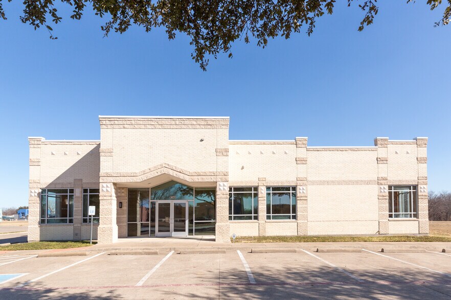 6340 N Beach St, Haltom City, TX à louer - Photo du bâtiment - Image 2 de 16
