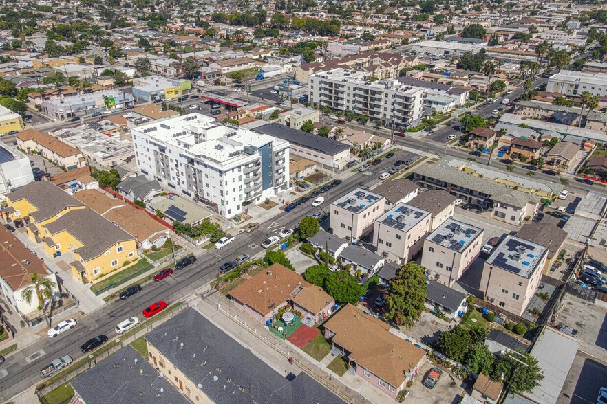 6524 Brynhurst Ave, Los Angeles, CA à vendre - Photo du bâtiment - Image 3 de 7