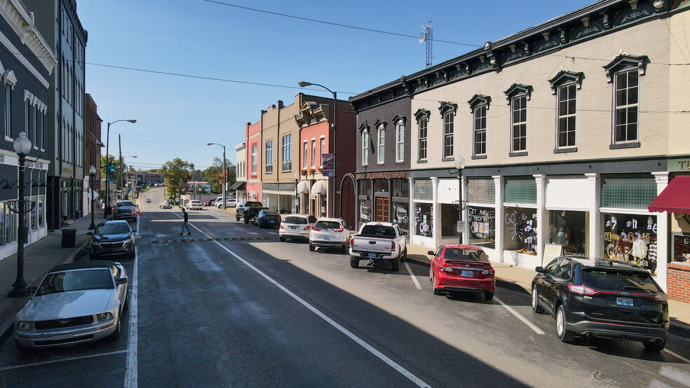 107 E Main St, Campbellsville, KY for sale - Building Photo - Image 2 of 24