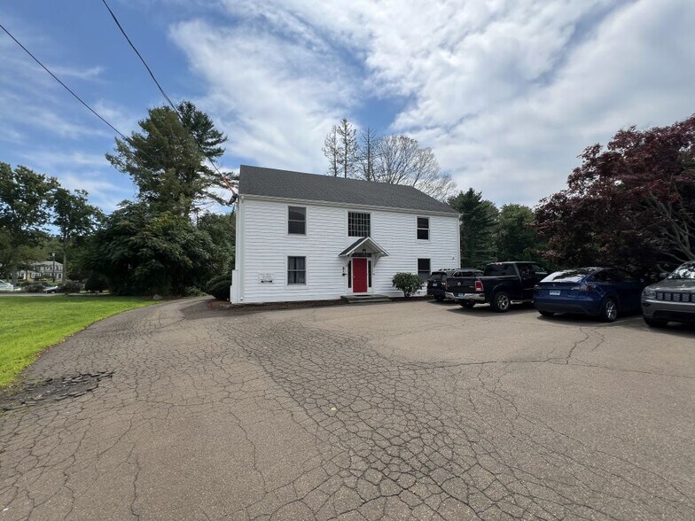 588 Boston Post Rd, Madison, CT à louer - Photo du bâtiment - Image 2 de 9