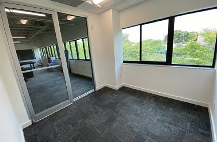 2300 E Atlantic Blvd, Pompano Beach, FL à louer - Photo du bâtiment - Image 3 de 7
