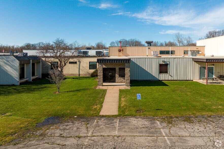 6 Morrill Pl, Fulton, NY à vendre - Photo du bâtiment - Image 2 de 16