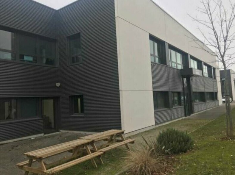 3 Rue Paul Rieupeyroux, Saint-Priest à louer - Photo du bâtiment - Image 2 de 6