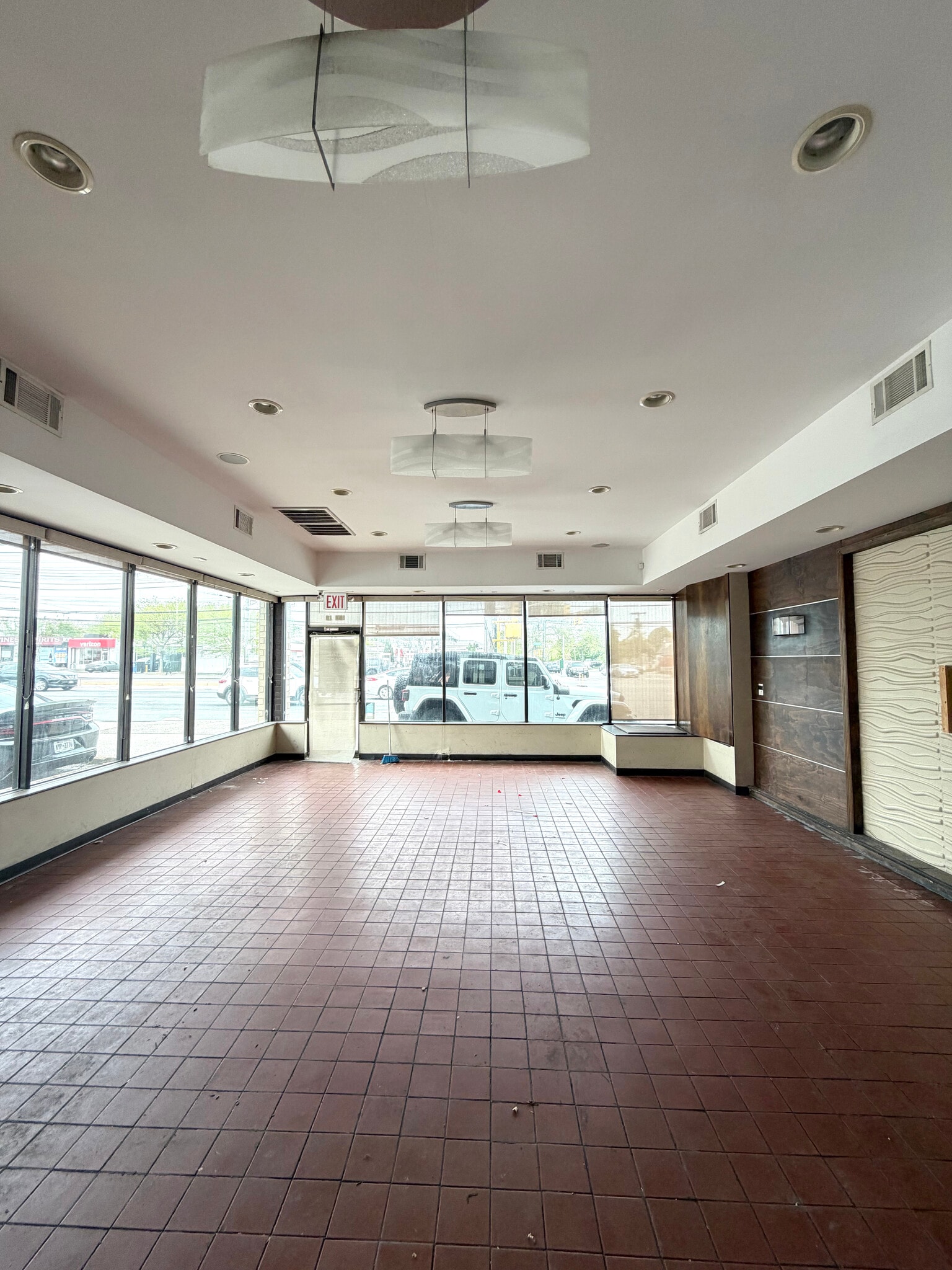 15913 Crossbay Blvd, Howard Beach, NY for lease Interior Photo- Image 1 of 5
