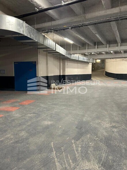 Industrial in Paris for lease - Building Photo - Image 3 of 8