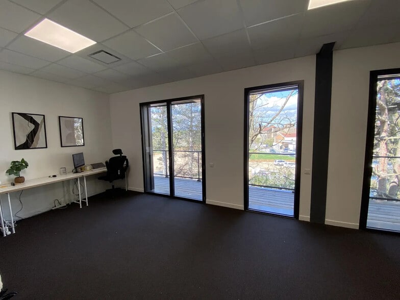 Office in Tassin-la-Demi-Lune for lease - Interior Photo - Image 2 of 4
