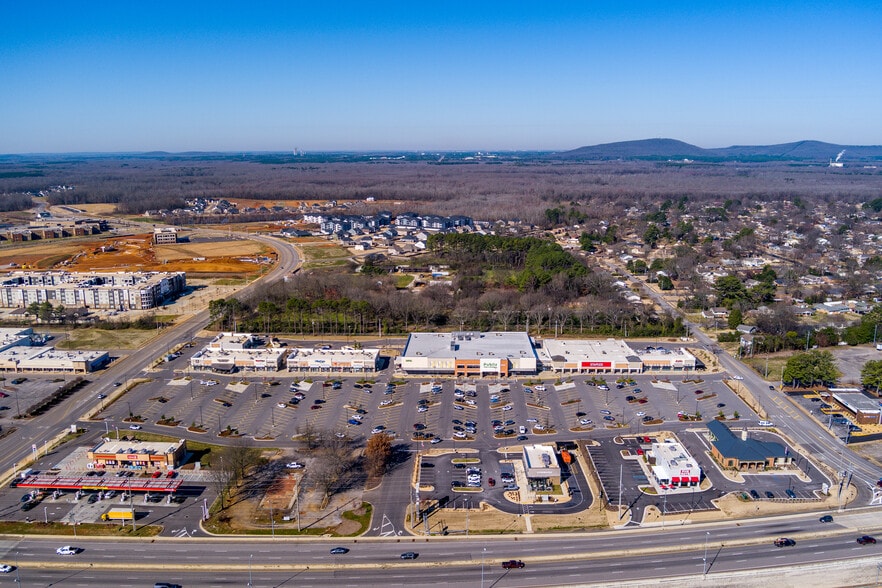 9032 Memorial Pky SW, Huntsville, AL for lease - Building Photo - Image 1 of 11