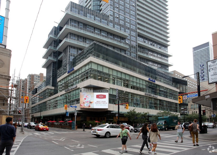 384 Yonge St, Toronto, ON for lease - Primary Photo - Image 1 of 1
