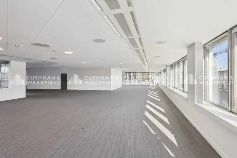 5-11 Boulevard Gallieni, Issy-les-Moulineaux for lease Interior Photo- Image 1 of 2