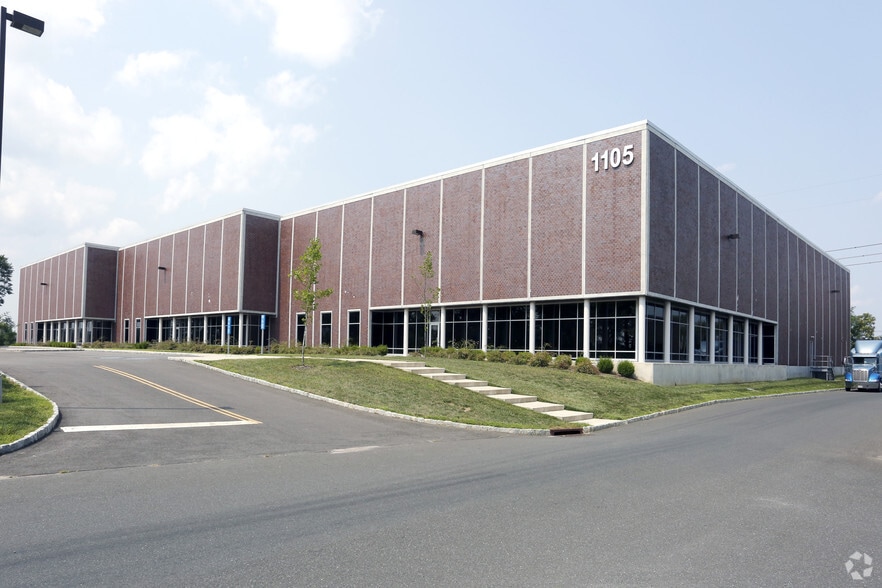 1105 Cranbury South River Rd, South Brunswick, NJ for lease - Primary Photo - Image 1 of 10