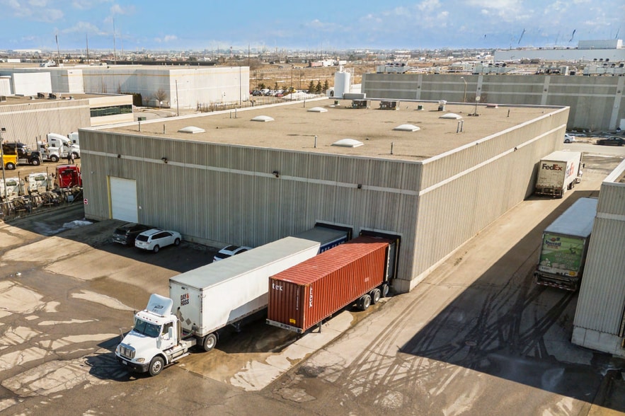 585 Secretariat Ct, Mississauga, ON for sale - Building Photo - Image 2 of 4