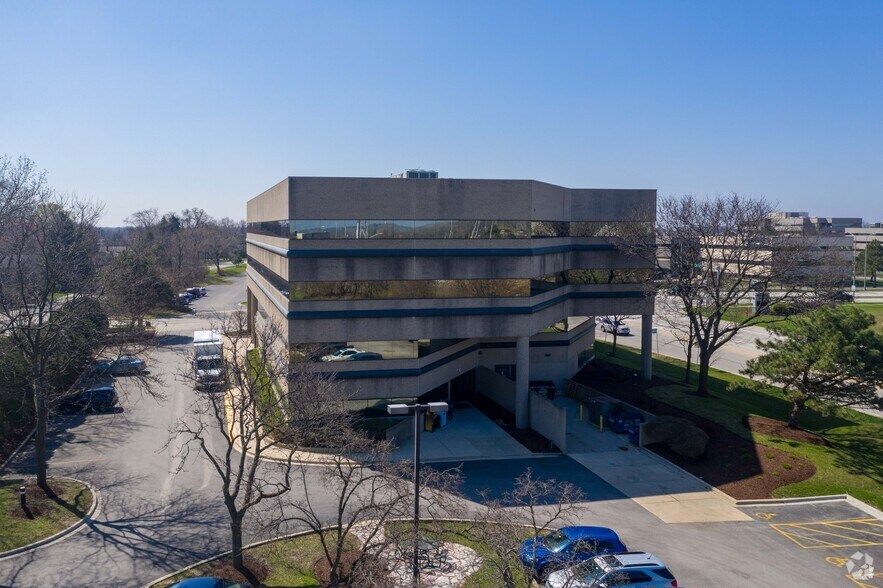 1804 N Naper Blvd, Naperville, IL à louer - Photo du bâtiment - Image 2 de 9