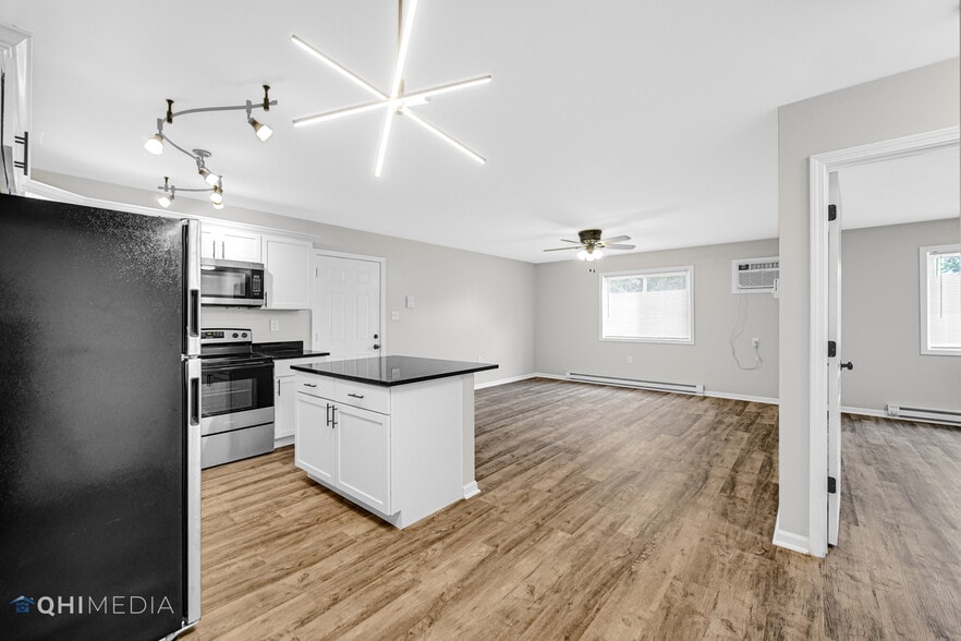 2080 E Rand St, Hobart, IN à vendre - Photo du bâtiment - Image 2 de 16