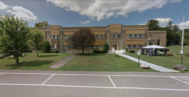 Plus de détails pour 27 Sunnyside Ave, Bemus Point, NY - Multi-résidentiel à vendre