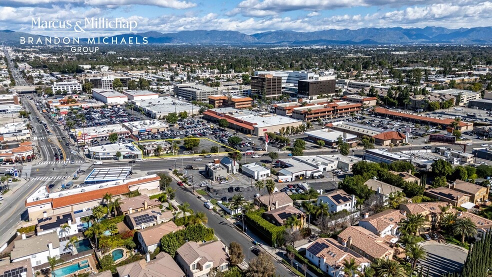 18451-18481 Ventura Blvd, Tarzana, CA for sale - Primary Photo - Image 1 of 15