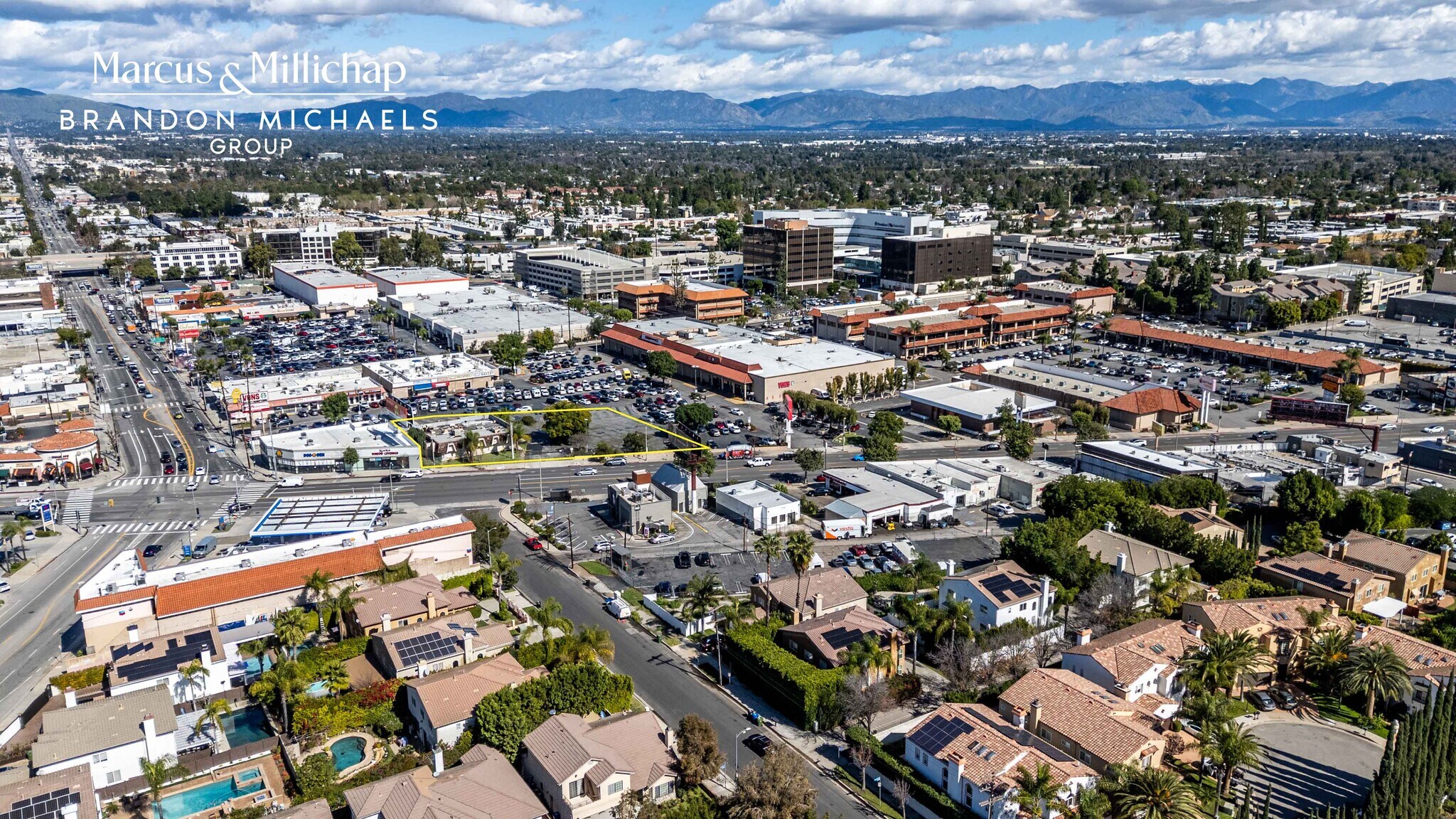 18451-18481 Ventura Blvd, Tarzana, CA à vendre Photo principale- Image 1 de 16