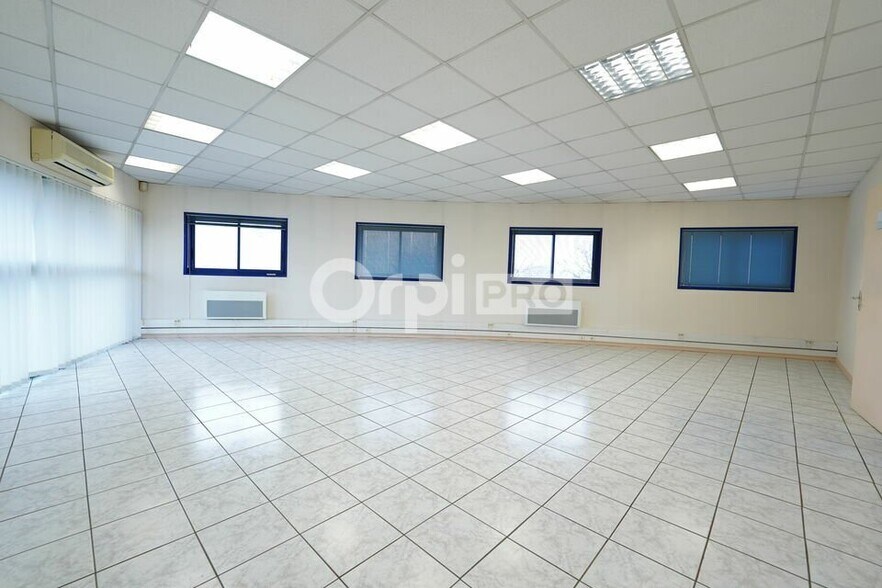1 Impasse Du Rhône, Corbas for lease - Interior Photo - Image 2 of 7