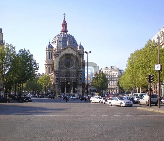 Retail in Paris for lease - Building Photo - Image 1 of 3