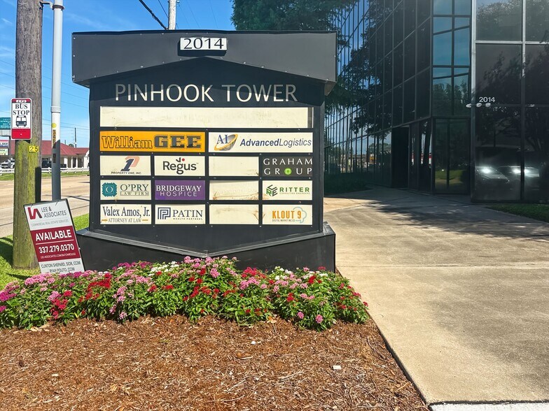 2014 W pinhook Rd, Lafayette, LA à louer - Photo du bâtiment - Image 3 de 12