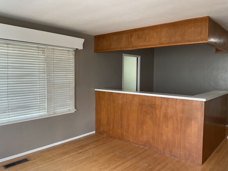 626 Civic Center Dr, Vista, CA à louer - Photo du bâtiment - Image 3 de 26
